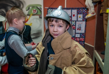 Для брянских школьников провели познавательную экскурсию по пожарно-технической выставке